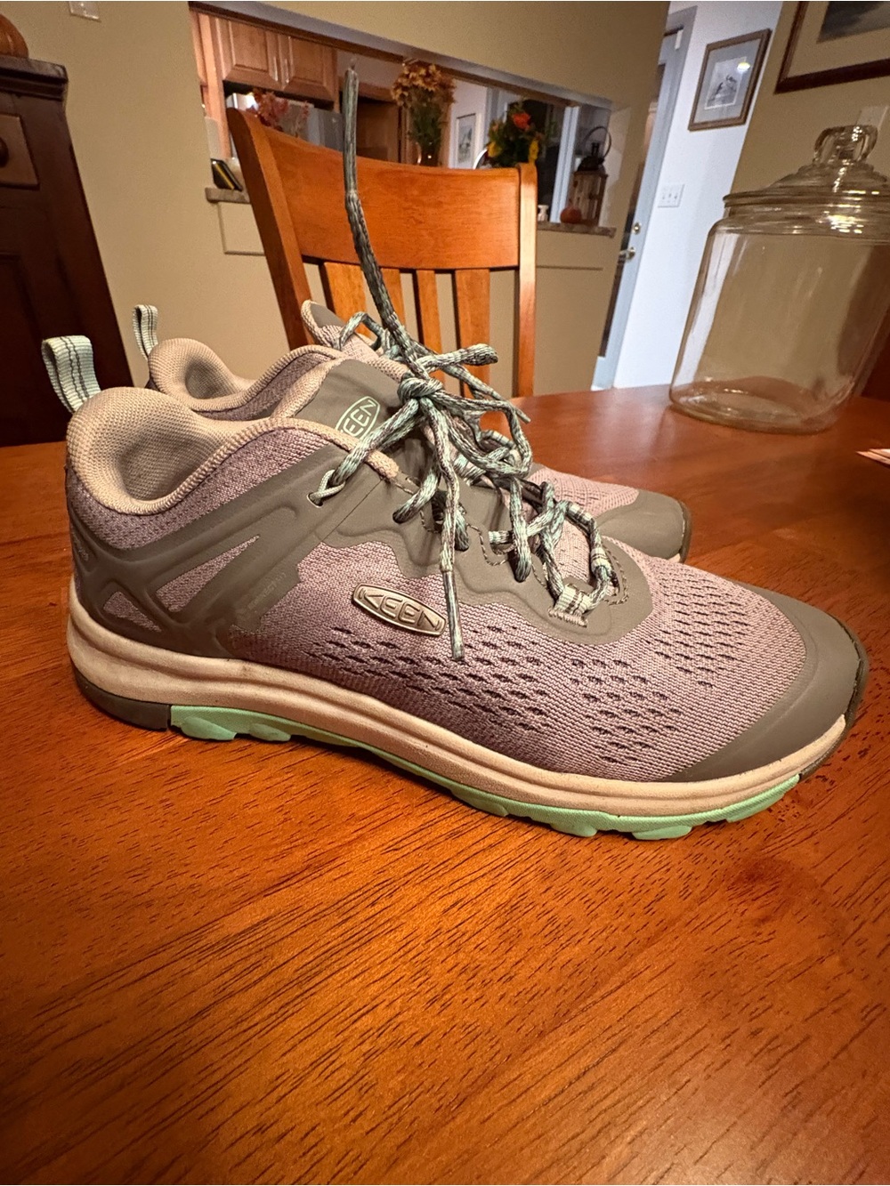 Women’s Keen Hiking Shoe - Size 7